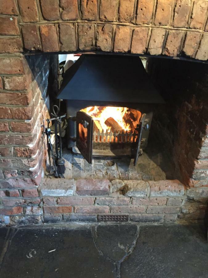 The St Crispin Inn Worth  外观 照片
