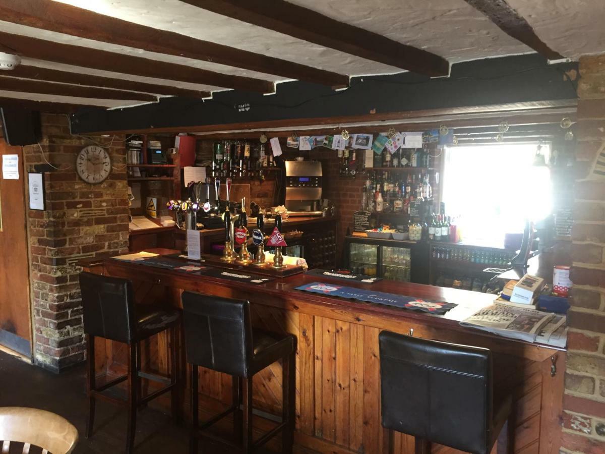 The St Crispin Inn Worth  外观 照片